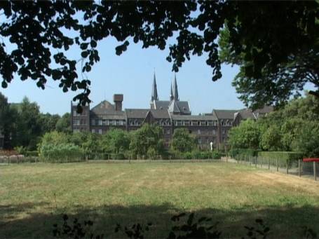Steyl : Missionshaus St. Michael und Kirche von der Parkanlage aus gesehen